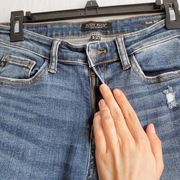 Judy Blue Slim Fit Mid Rise Straight Leg Jean Light Distressing Size 5/27 - Picture 4 of 5